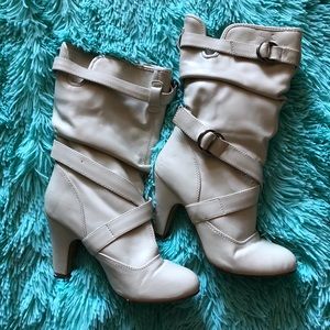 Maurices off-white slouchy mid-rise fashion boot